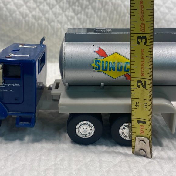 1994 Sunoco “Horn & Back-up alarm sounds” Tanker Truck, with running lights - Picture 14 of 15